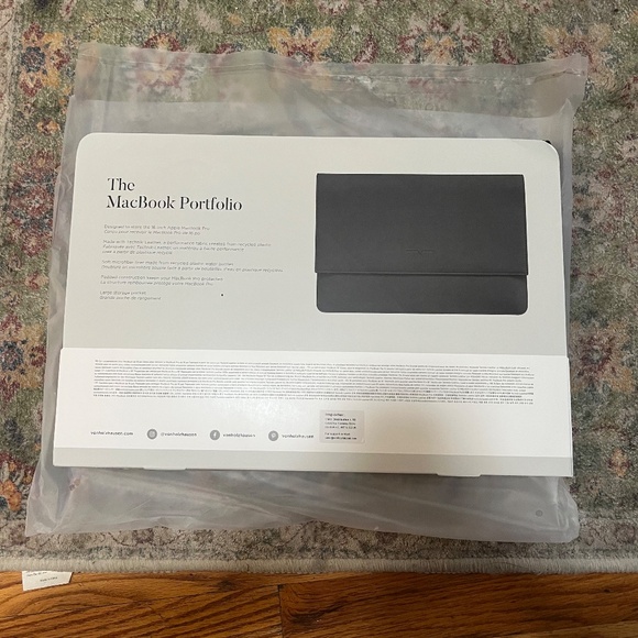 NWT The MacBook Portfolio 16-inch - Von Holzhausen - Picture 6 of 6